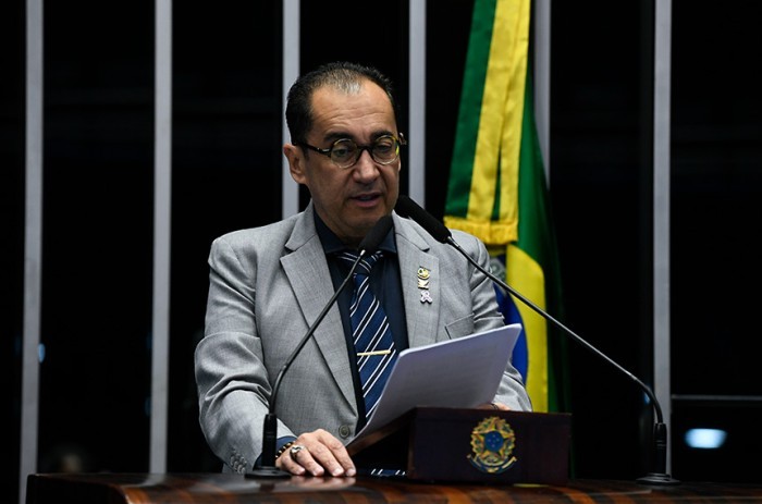 Muito já foi feito, mas é preciso fazer mais para o país voltar a crescer, disse Kajuru ao fazer balanço do governo - Jefferson Rudy/Agência Senado