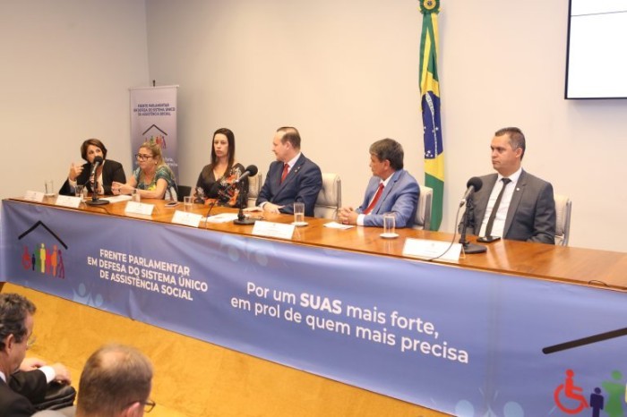 Ato de lançamento da Frente Parlamentar em Defesa do SUAS, na Câmara - (Foto: Billy Boss/Câmara dos Deputados)