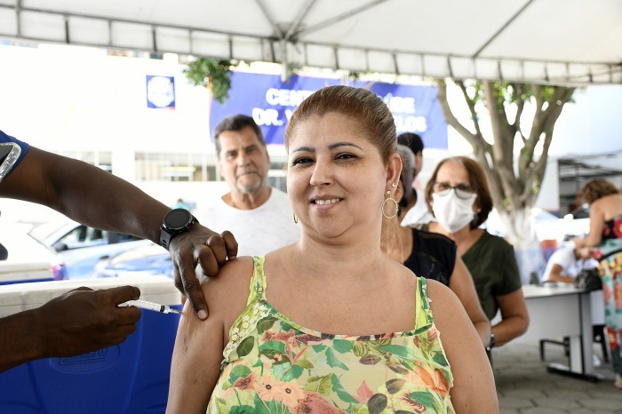 Nova Iguaçu segue com campanha de vacinação bivalente contra Covid-19 nesta quinta-feira (13)