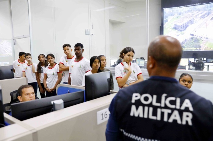 PMDF recebe alunos e reforça campanha contra trotes