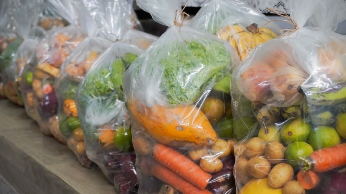 “Ceaca Alimenta” ajuda dezenas de famílias entregando cestas de alimentos, além de promover debates sobre saúde e sociedade