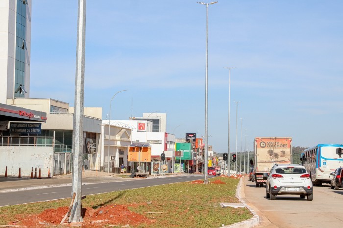 Boulevard do Túnel de Taguatinga ganha 173 postes e 364 lâmpadas LED