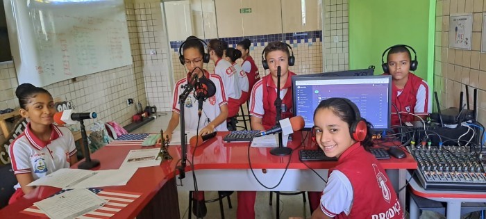 Rádio Cemil promove cultura e oportuniza aprendizado em comunicação a estudantes
