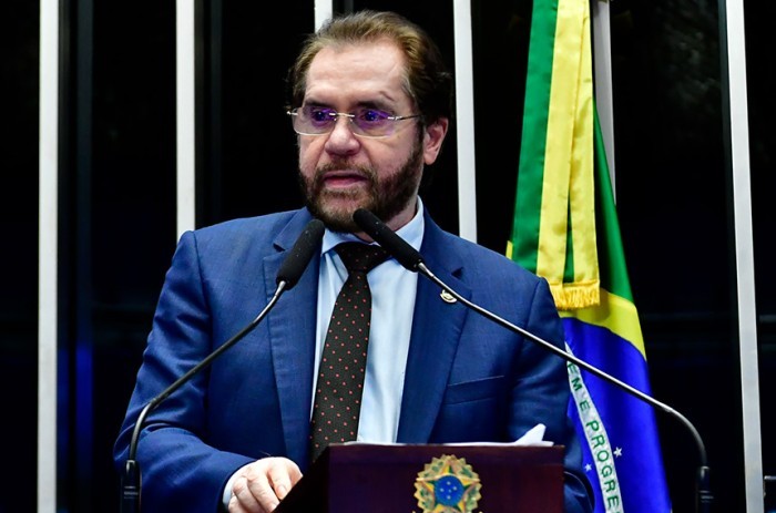 Plínio Valério alerta para situação de indígenas na periferia de Manaus