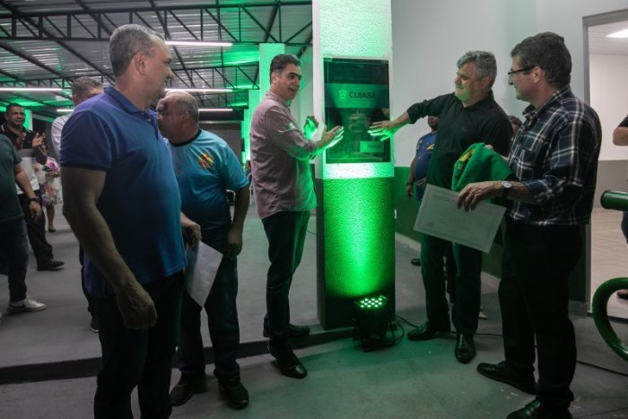 Prefeito Emanuel Pinheiro e Stopa entregam novo centro comunitário aos moradores do bairro Cidade Alta