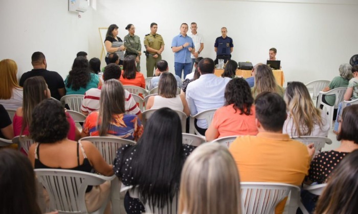 Gestores escolares recebem orientações da Polícia Militar sobre segurança