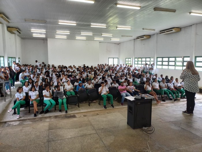Estudantes de Oeiras participam de palestra da Semana Presente no Combate ao Bullying