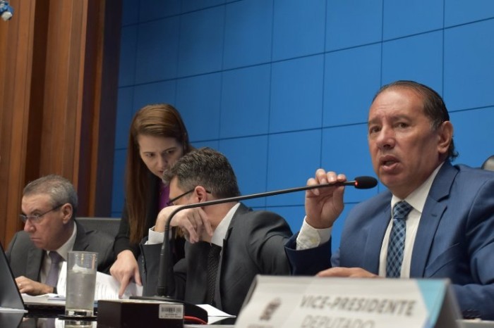 Gerson Claro pede recapeamento da MS-384, trecho de 62 km entre Bela Vista e Caracol