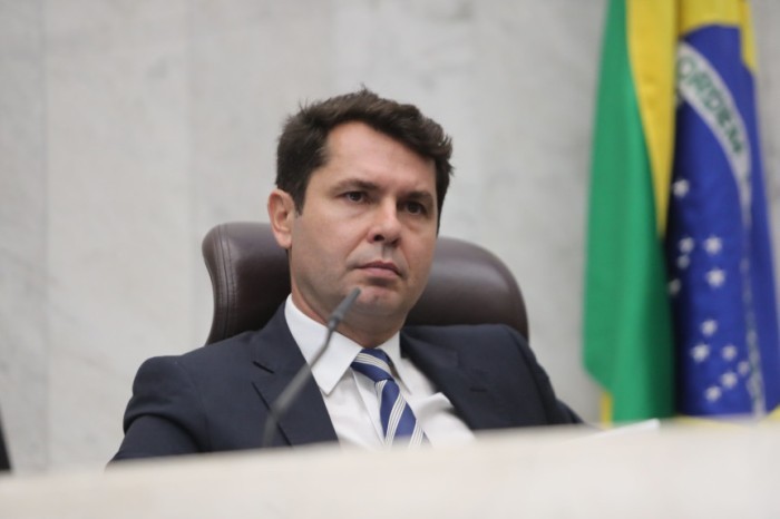 O primeiro-secretário da Casa, deputado Alexandre Curi (PSD), é o autor da proposição ao lado da segunda-secretária da Assembleia, deputada Maria Victoria (PP). / Créditos: Valdir Amaral/Alep