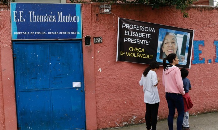 Homenagem a professora assassinada em ataque na Escola Estadual Thomazia Montoro (SP), em março - Fernando Frazão/Agência Brasil