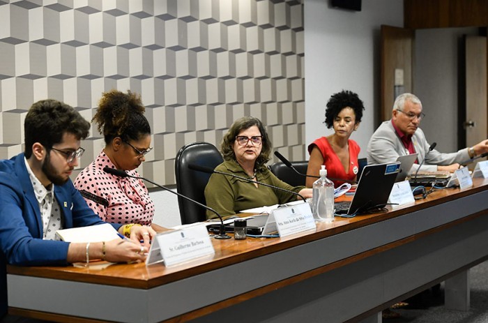 A senadora Teresa Leitão comandou o debate que apontou caminhos para prevenção de violência nas escolas - Roque de Sá/Agência Senado