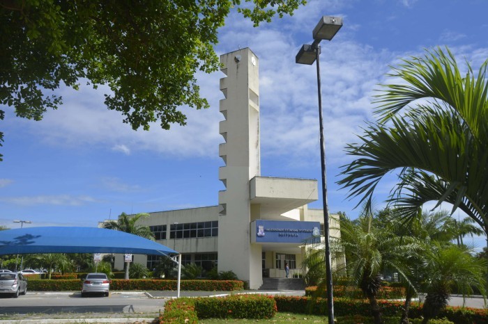 Uece realiza a 1ª Fase do Vestibular de 2023.2 no próximo domingo (30)