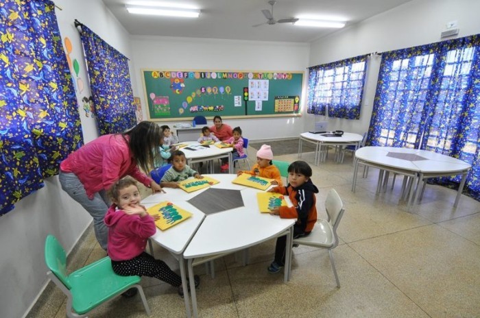 Com aumento, Dourados cumpre o piso e reajuste de professores chega a 24% em dois anos