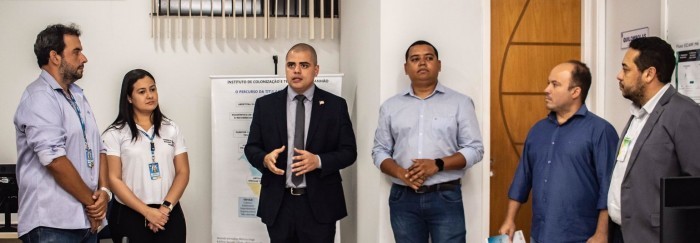 - Presidente do Iterma, Anderson Ferreira (foto, de terno escuro), participa de evento nacional sobre regularização fundiária (Foto: Divulgação)