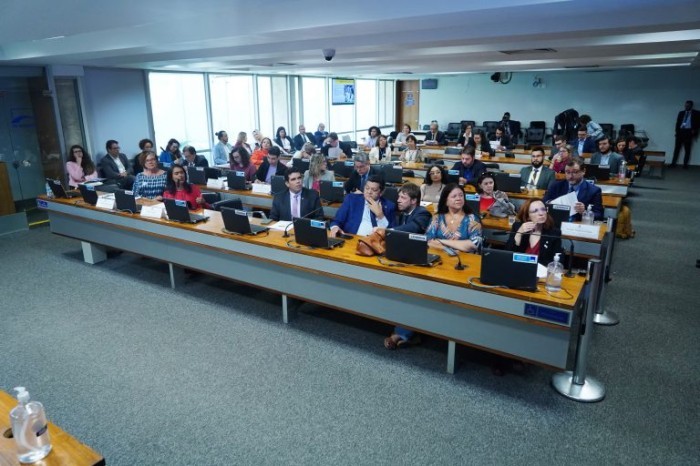 Parlamentares e técnicos do governo participaram da audiência sobre o Bolsa Família - (Foto: Pablo Valadares / Câmara dos Deputados)