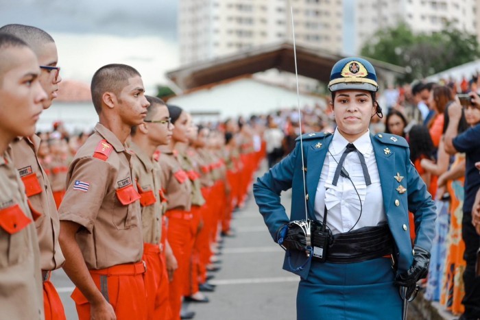 - Mais de 400 estudantes participaram da solenidade (Foto: Fernando dos Anjos)