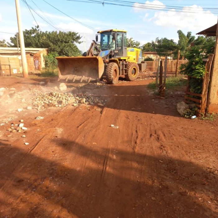 Prefeitura dá início ao patrolamento nas ruas das comunidades Ouro Fino e Vitória