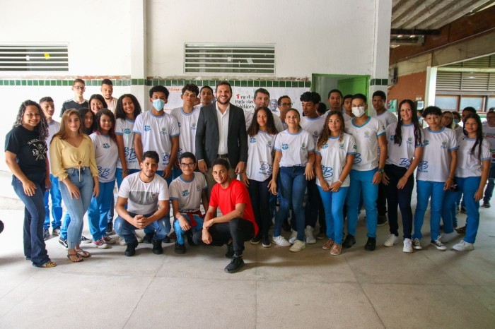 Secretário da Educação visita escola Benjamin Baptista para acompanhar andamento da obra de reforma e ampliação