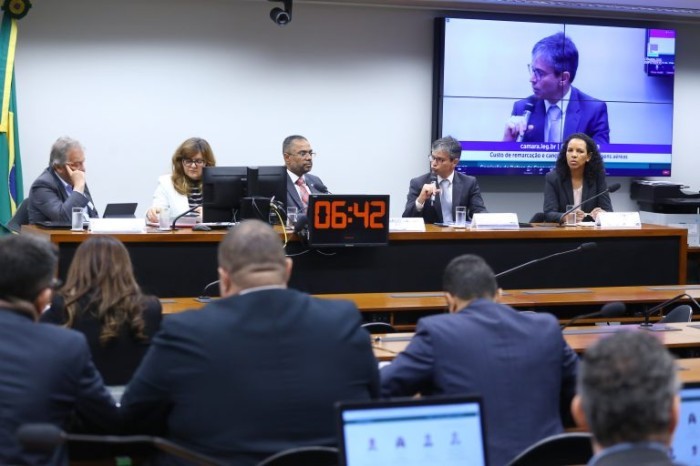 Deputados ouviram representantes das empresas, da Anac e do Procon - (Foto: Vinicius Loures / Câmara dos Deputados)