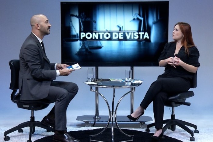  A entrevistada desta edição é a advogada e professora Maria Caroline Carloto Nantes