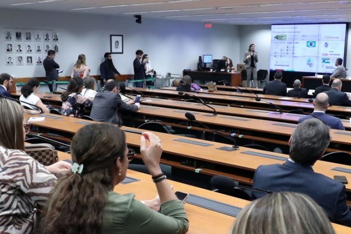 A comissão discutiu também uma legislação voltada para o setor de hidrogênio - (Foto: Bruno Spada/Câmara dos Deputados)