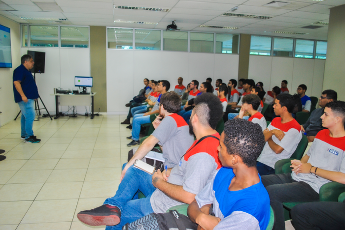 Alunos de cursos técnicos do Senai Vitória visitam o Prodest