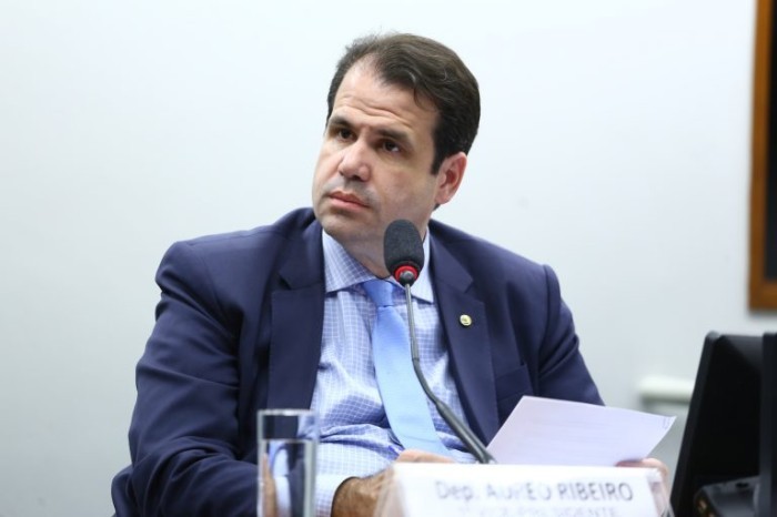 Para Aureo Ribeiro, proposta fortalece o sistema de proteção e defesa do consumidor - (Foto: Vinicius Loures/ Câmara dos Deputados)