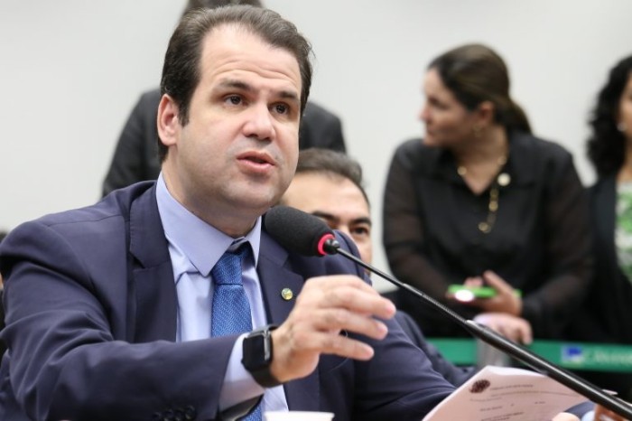 Aureo Ribeiro recomendou a aprovação de sobstitutivo - (Foto: Billy Boss / Câmara dos Deputados)