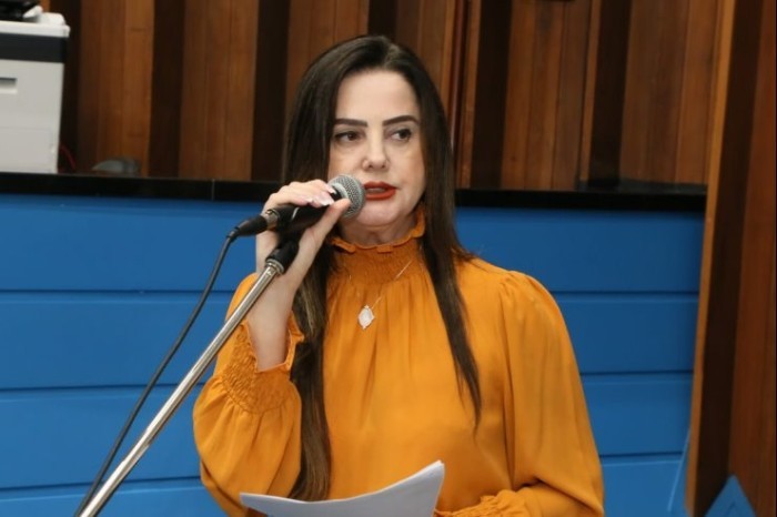 Deputada solicita construção de quadra de futebol para aldeia em Coronel Sapucaia
