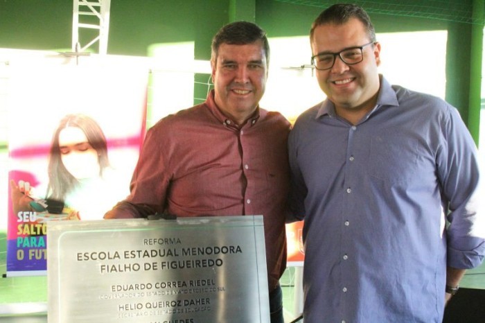 Prefeito Alan Guedes participa das entregas das reformas de escolas com o governador Eduardo Riedel