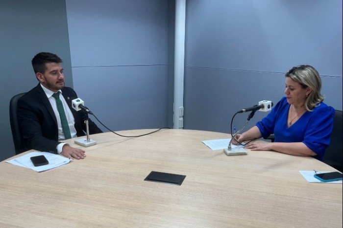 Direto ao Assunto entrevista o deputado Rafael Tavares
