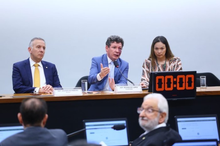 Aguinaldo Ribeiro e Reginaldo Lopes, relator e coordenador do grupo da reforma tributária - (Foto: Vinicius Loures/Câmara dos Deputados)