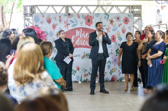 Seduc homenageia servidoras em comemoração ao Dia das Mães