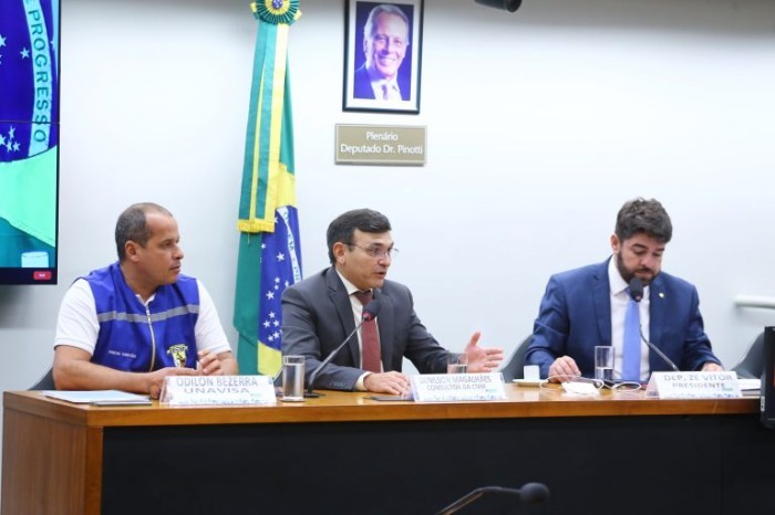 Odilon Bezerra, da Unavisa, Magalhães, da CNM, e o deputado Zé Vitor - (Foto: Vinicius Loures / Câmara dos Deputados)