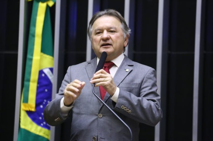 Merlong Solano apresentou parecer favorável à proposta - (Foto: Vinicius Loures/Câmara dos Deputados)