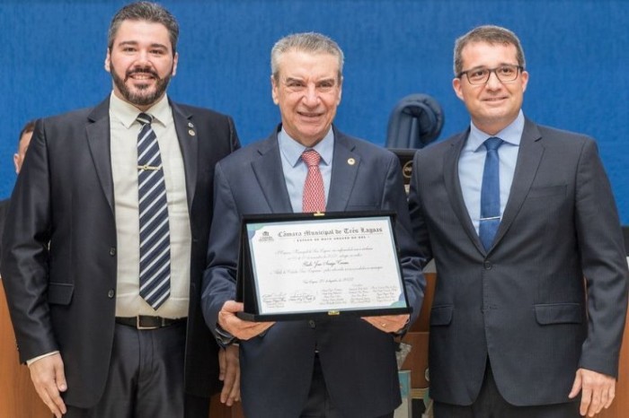Deputado Paulo Corrêa é agraciado com o título de cidadão três-lagoense