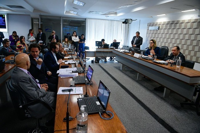 CMA debate projeto que regula mercado de carbono