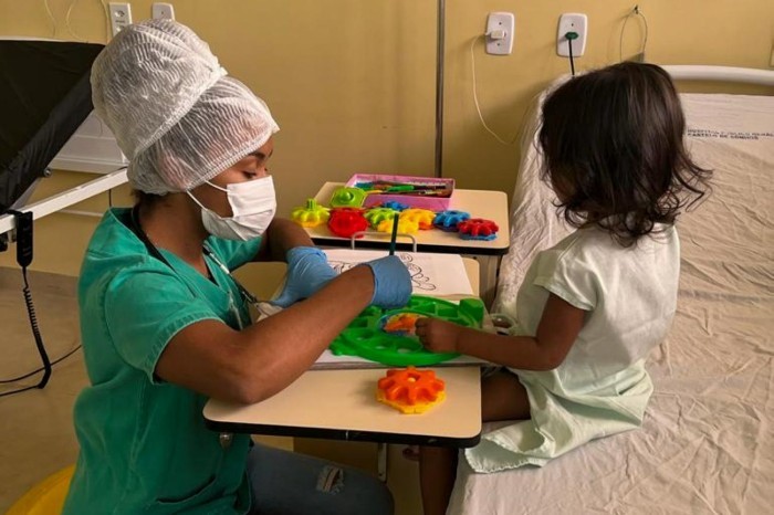Em Castelo de Sonhos, projeto de arte proporciona leveza à rotina de crianças internadas
