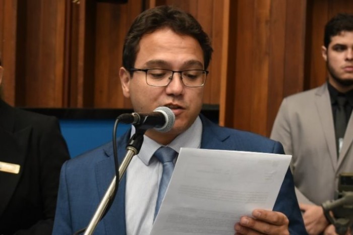 Pedrossian Neto entrega carta pedindo à Câmara Federal trâmite da PEC 132