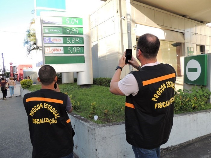 Procon-ES monitora redução no preço dos combustíveis na Grande Vitória e interior do Estado
