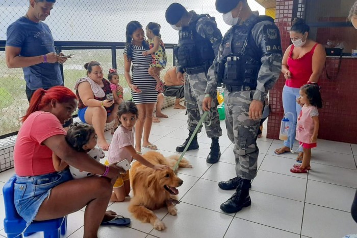 Crianças internadas no Hospital Abelardo Santos participam de programação com Pet Terapia 