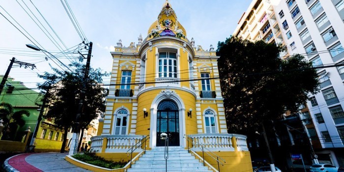 Casa da Música Sônia Cabral recebe oficinas gratuitas de cenografia e figurino entre os meses de junho e agosto