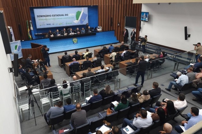 Semana do Leite: Seminário debate desafios locais ao setor e tendências mundiais
