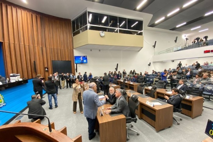 Deputados devem votar reajustes de servidores e alterações no 
