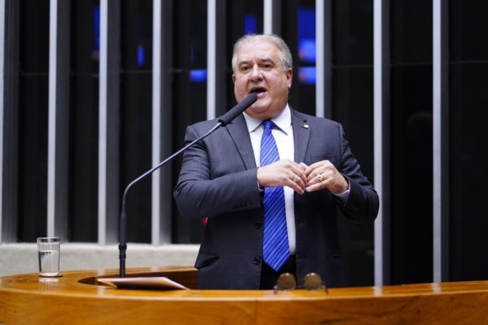 O relator Augusto Coutinho recomendou a aprovação da proposta - (Foto: Pablo Valadares/ Câmara dos Deputados)