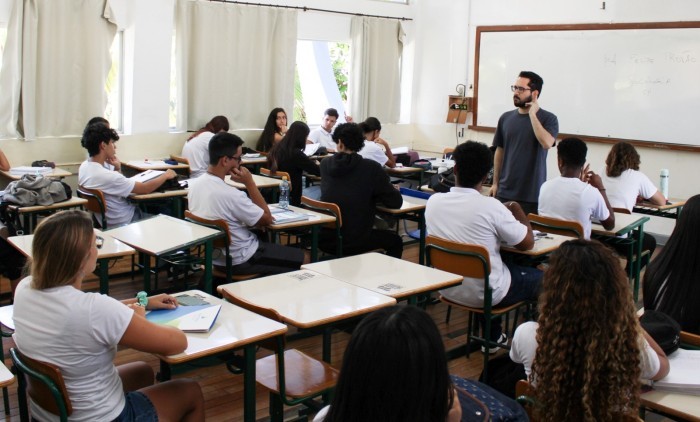 Estado anuncia ações como afastamento remunerado para estudos e melhorias na seleção ACTS