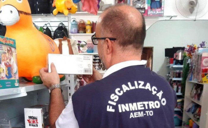 Equipe técnica da área de qualidade visita estabelecimentos que vendem brinquedos em ação do Inmetro - Foto: Brenda Ramos/Governo do Tocantins