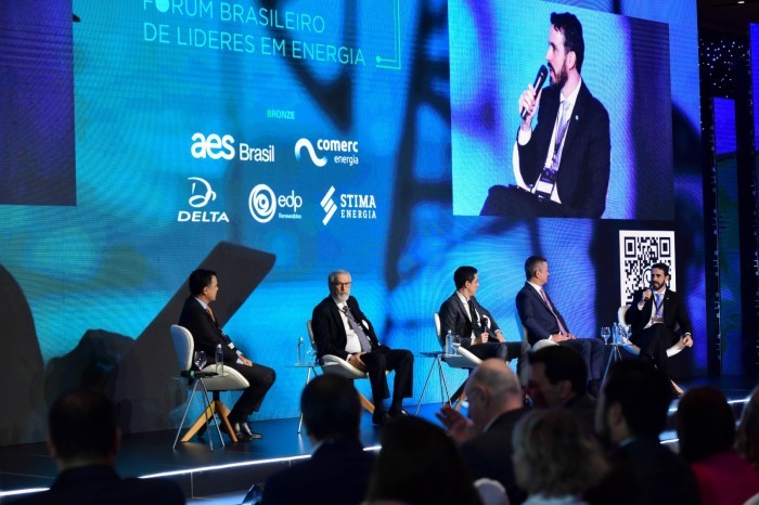 Diretor Filipe Sampaio (à dir.) discursa durante painel - Foto: Banco de Imagens ANA