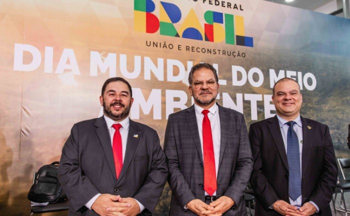 O secretário Carlos Manzini, o secretário Deocleciano Gomes Filho e o assessor especial da Serb, Luiz André Gomes Vaz participaram do evento - Foto: Vinícius Santa Rosa/Governo do Tocantins