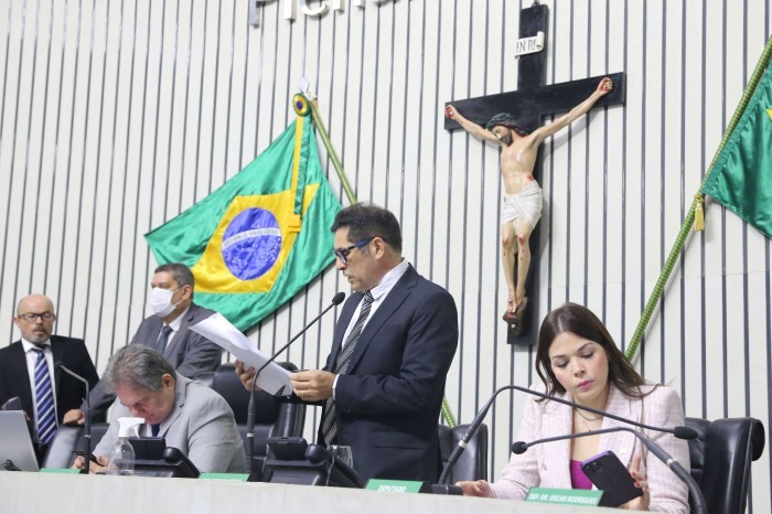 Alece aprova reajuste de bolsas da Funcap proposto pelo Governo do Ceará